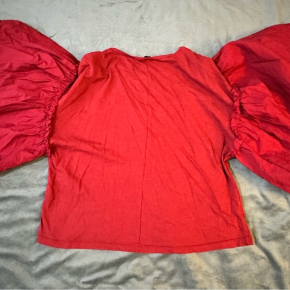 Zara Red Ruffled Puff Sleeve Crop Top

#1116 - Picture 7 of 7